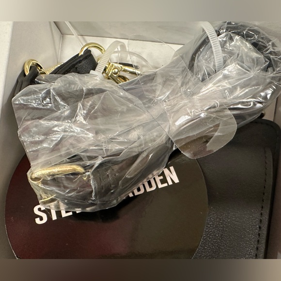 Steve Madden 2 Piece Gift Set~Black Pom Beanie & Black Crossbody Purse~New~$88 - Picture 9 of 13